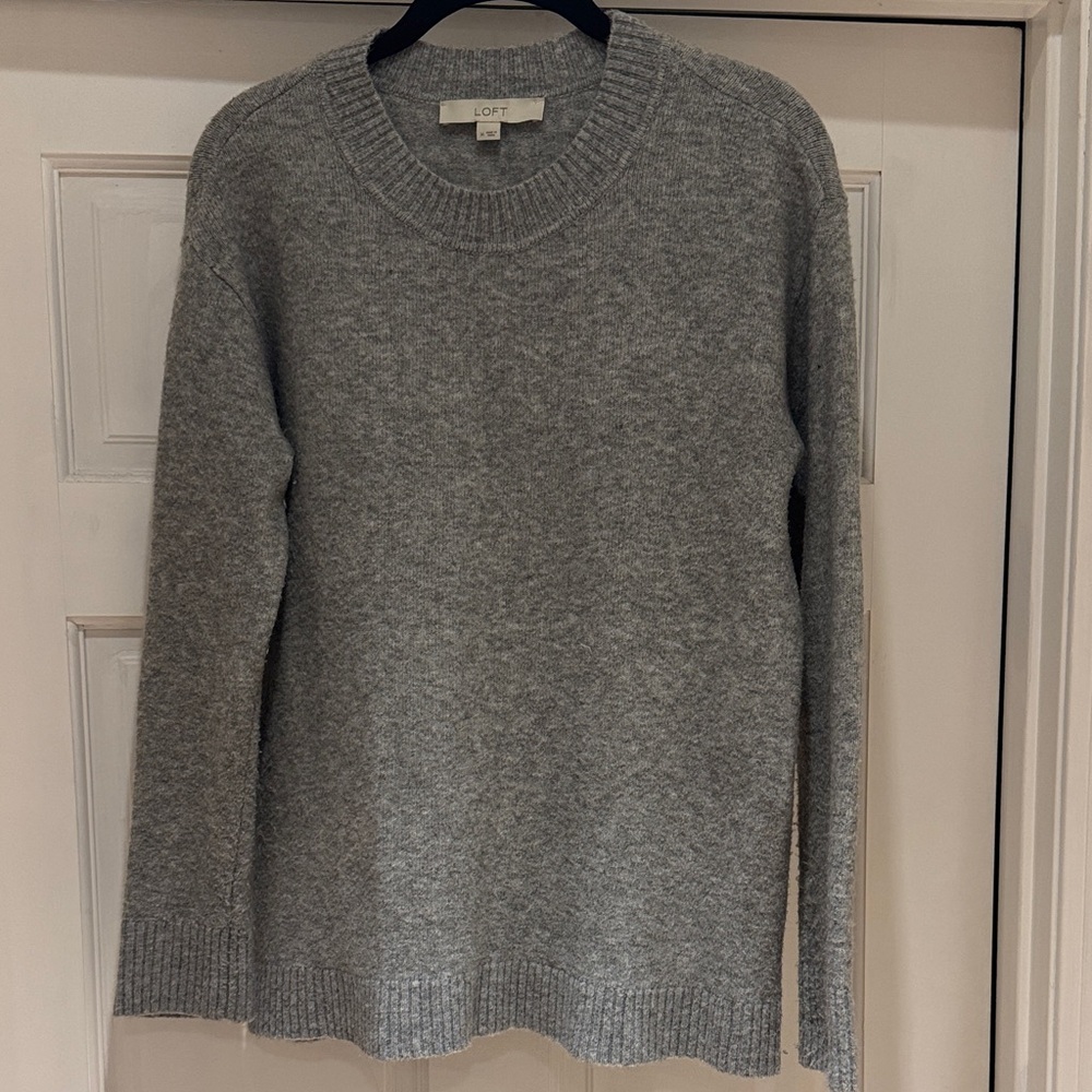LOFT Women's Heather Gray Crew Neck Sweater
